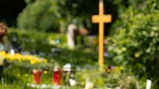 Уборка и уход за могилой до 40-го дня после смерти: правила и советы фото